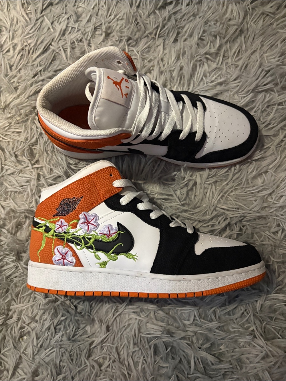 Air Jordan 1 Mid GS Floral Embroidery Black Orange (DQ8390-100)